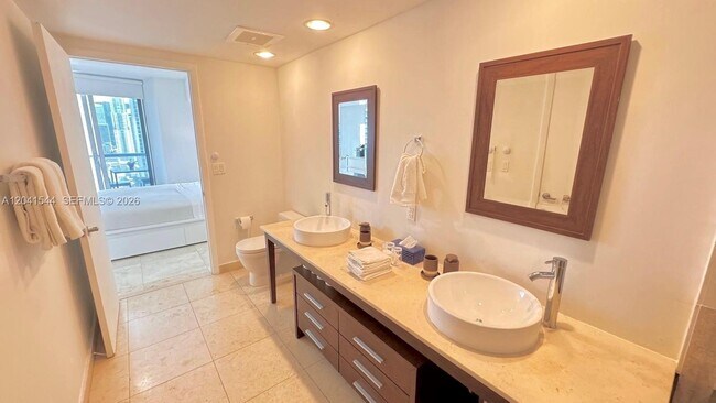 Building Photo - 475 Brickell Ave