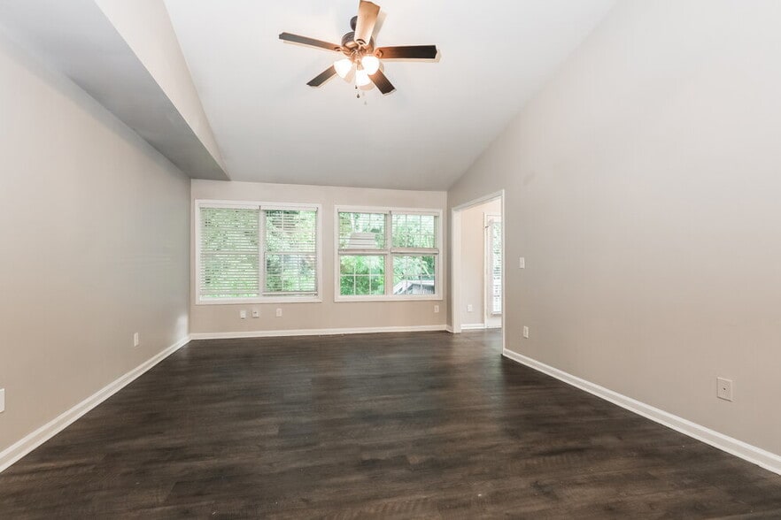 Building Photo - 2750 Old S Dr