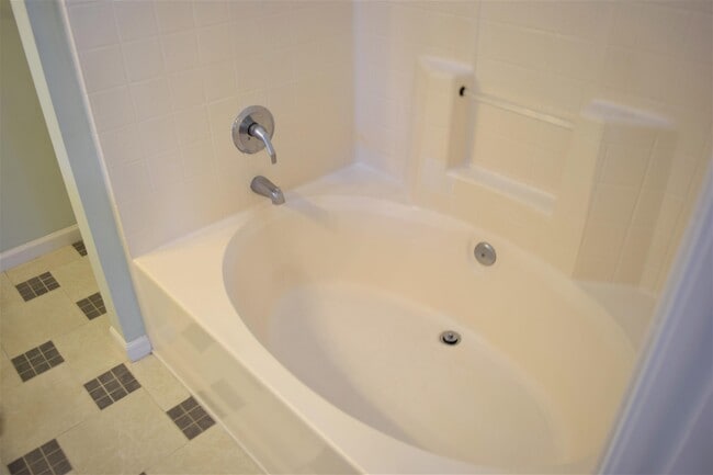 Building Photo - 10120 Sparkling Brook Ct
