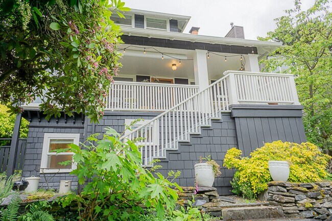 Building Photo - 4bd/2.5ba Seattle Home