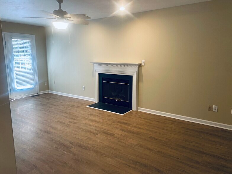 Building Photo - 112 Hudson Hills Rd