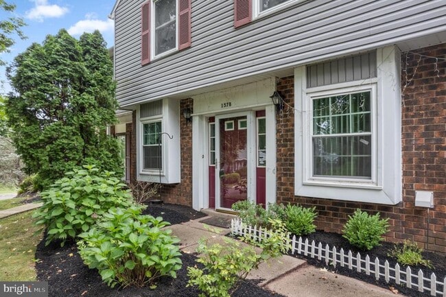 Building Photo - 1578 Yeakel Way