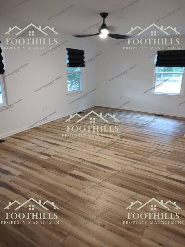 Building Photo - 202 Wedgewood Dr