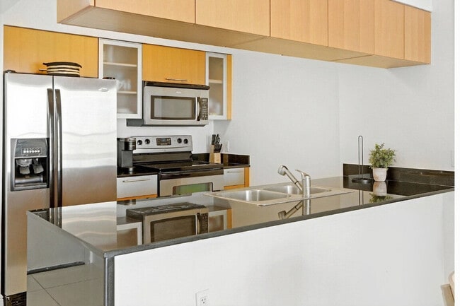 Building Photo - 1750 N Bayshore Dr