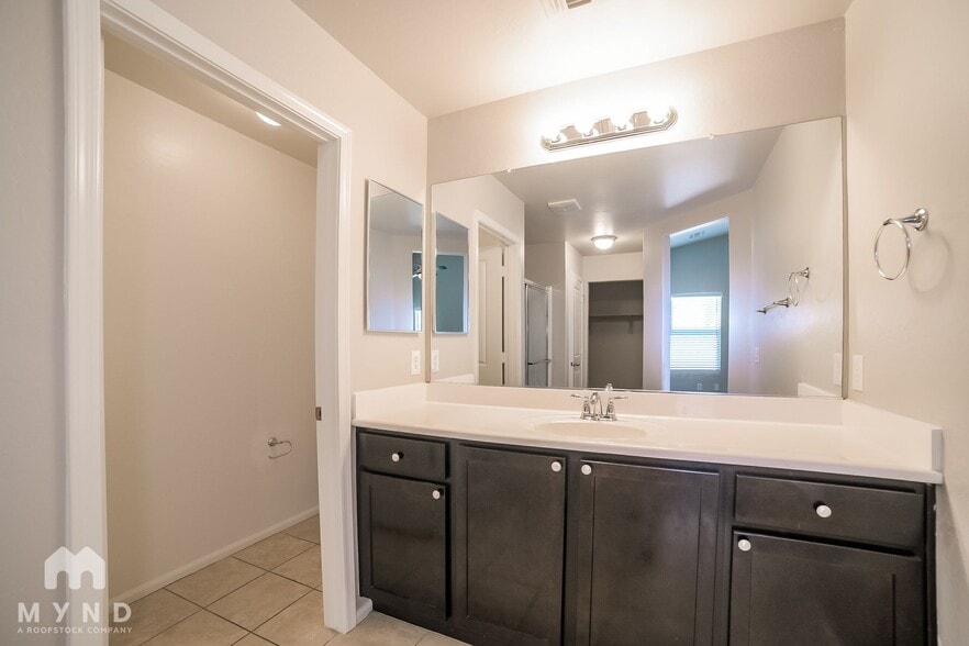 Building Photo - 3023 S 87th Dr