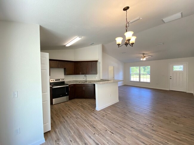 Building Photo - Custom Home - Desirable SW Ocala neighborhood 3/2/2 ** Wont Last**