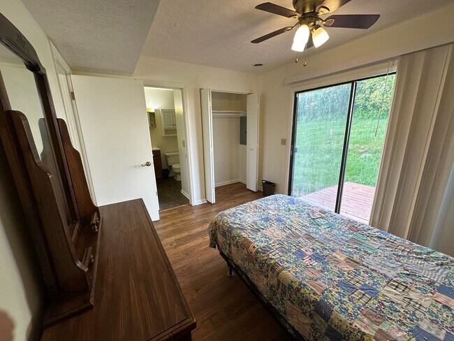 Building Photo - Radford; Three Bedroom, Two Bath partially furnished Townhome available now