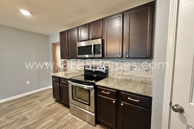 Building Photo - AVAILABLE NOW IN REDSTONE COMMONS