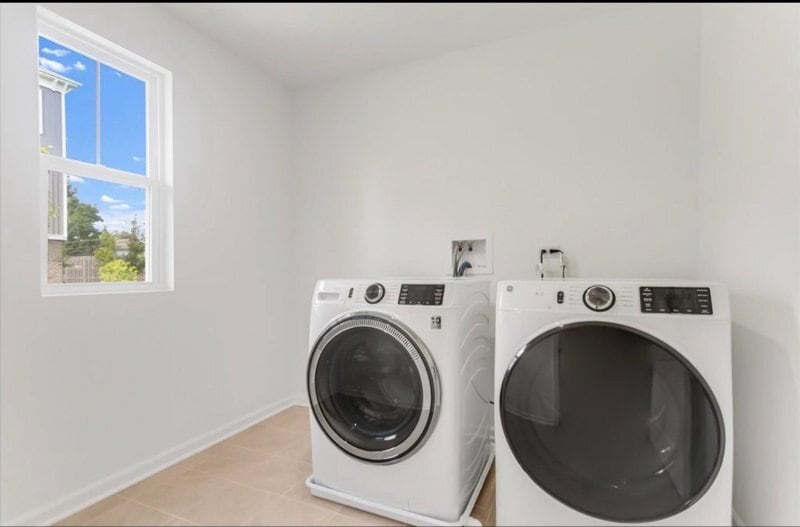 Building Photo - 1060 E Oakton St