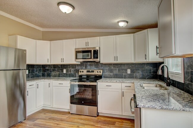 Building Photo - 105 Dutchess Dr