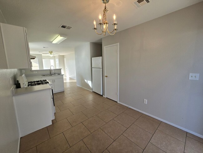 Building Photo - **Charming 2-Bedroom Home for Lease for a ...