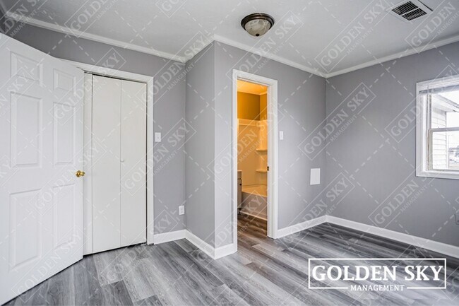 Building Photo - 115 E Willard St