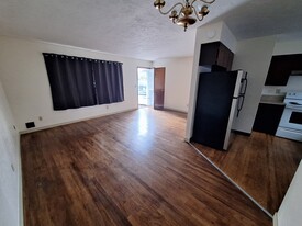 Building Photo - 404 NE 61st Ave