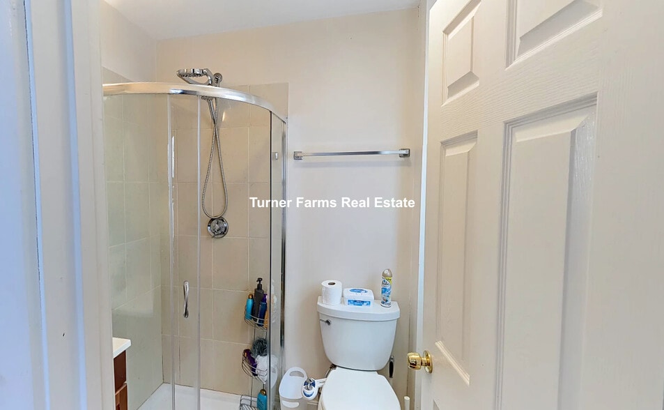 Building Photo - 18 Bond St