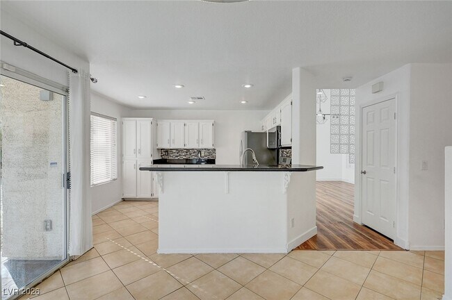 Building Photo - 2403 Rue De Versailles