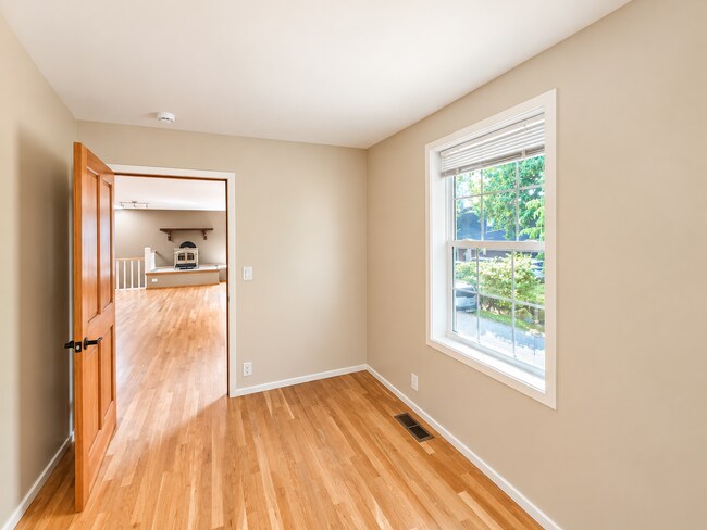 Building Photo - 14444 Sunrise Drive NE