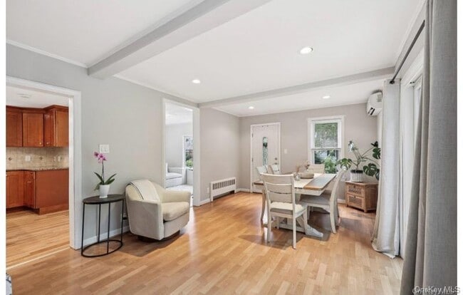 Building Photo - 33 Chestnut St