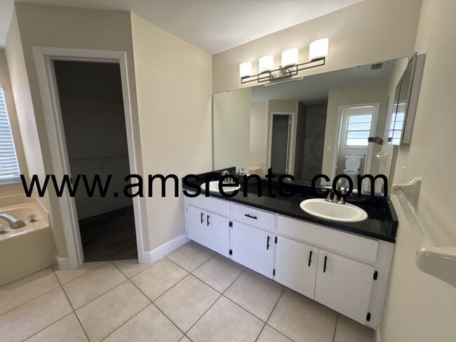 Building Photo - 1080 Hali Ridge Ct