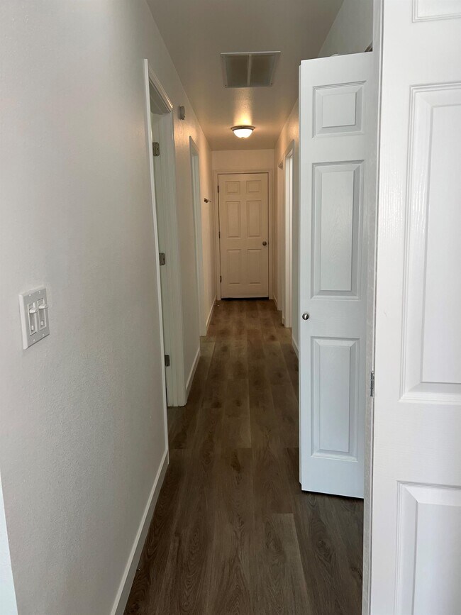 Building Photo - 210 Noble St