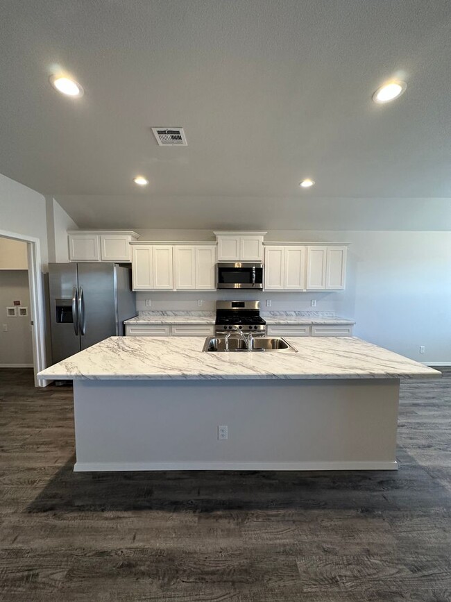 Building Photo - *Pre-leasing* Three Bedroom | Two Bath Hom...