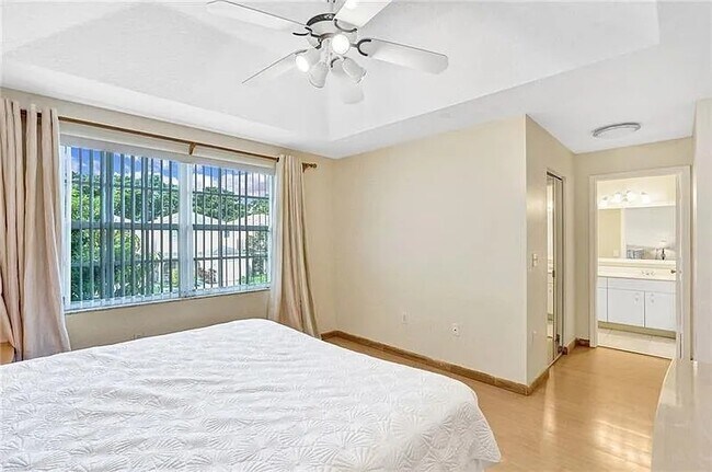 Building Photo - 4050 Eastridge Dr