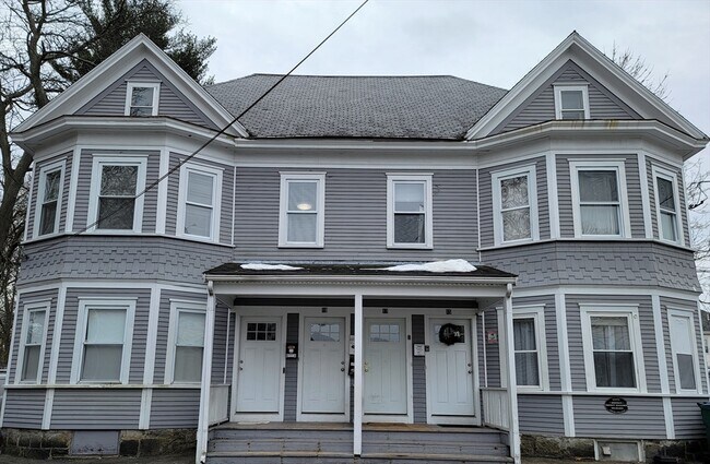 Primary Photo - 15 Hampton Ave