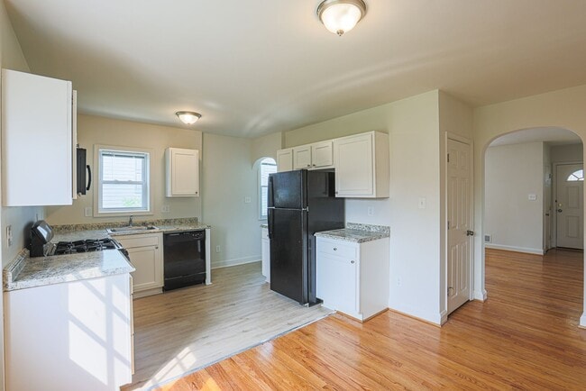 Building Photo - 5319 Plainfield Ave