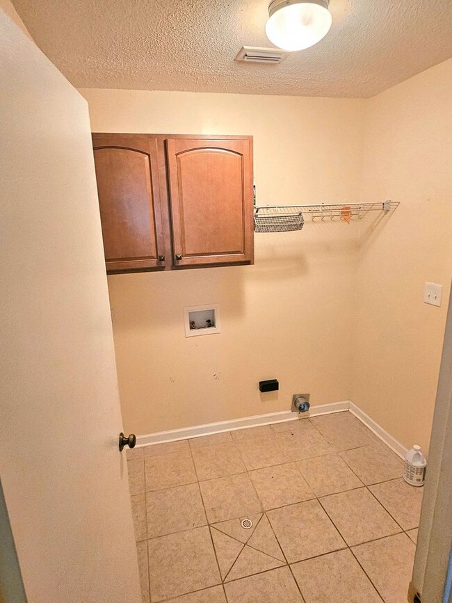 Building Photo - 100 Timberline Ct