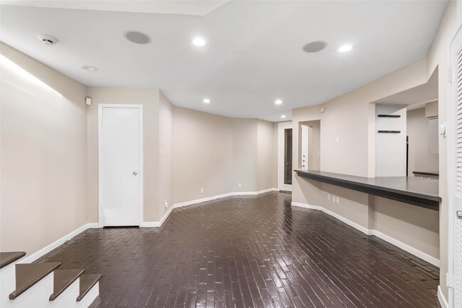Building Photo - 5004 Bayard Ln