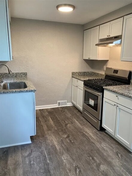 Building Photo - 401 Johnston Rd