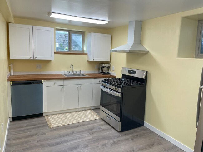 Building Photo - Downing St.