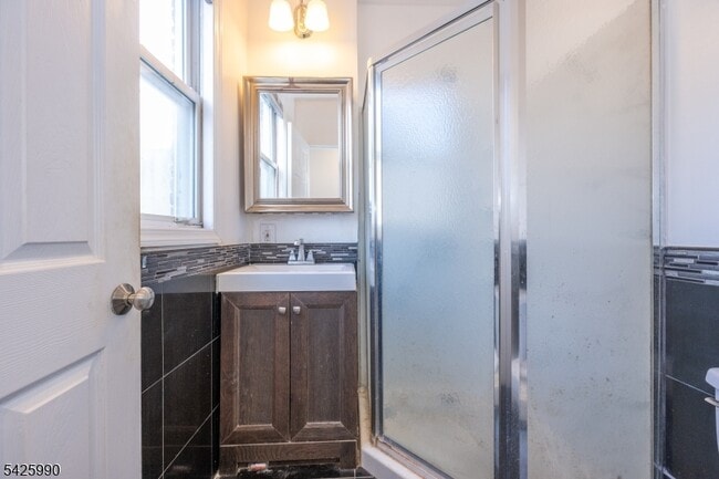 Building Photo - 12 Garfield Ave