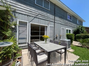 Building Photo - 311 E San Antonio Ave