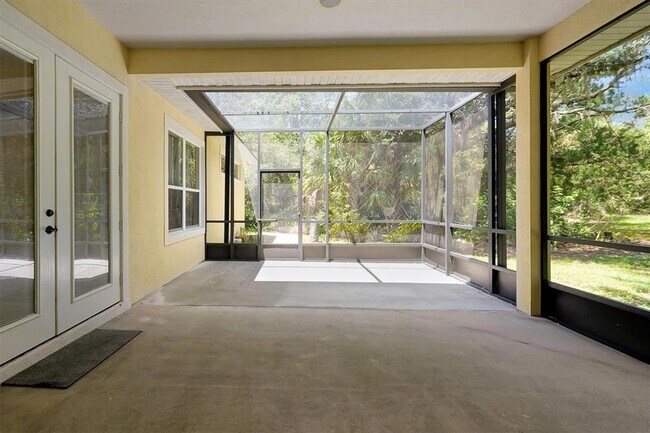 Building Photo - 220 E Bahama Rd