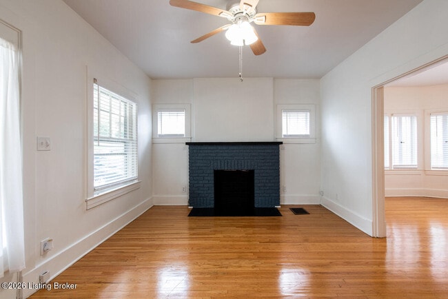 Building Photo - 2032 Lakeside Dr