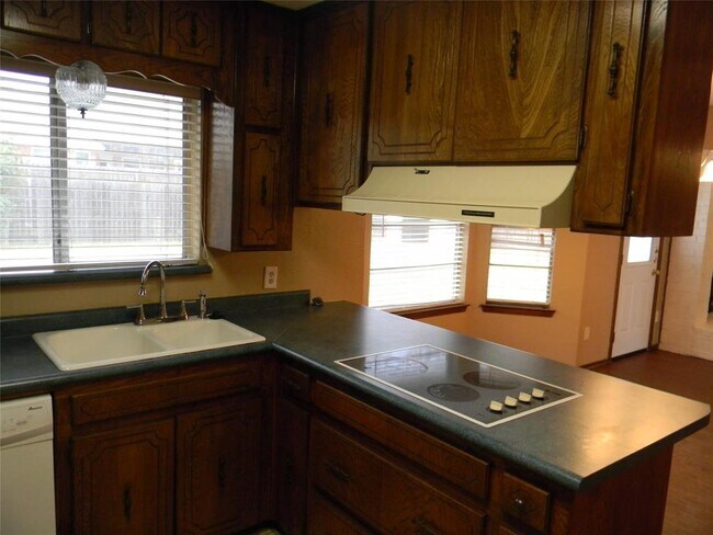 Building Photo - 7433 Timberhill Dr