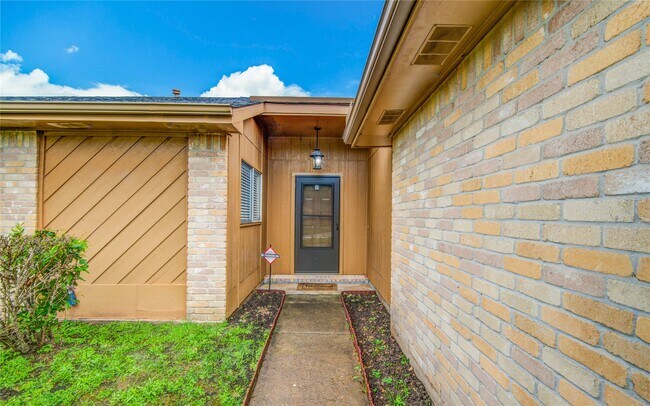 Building Photo - 1911 Ripple Creek Dr