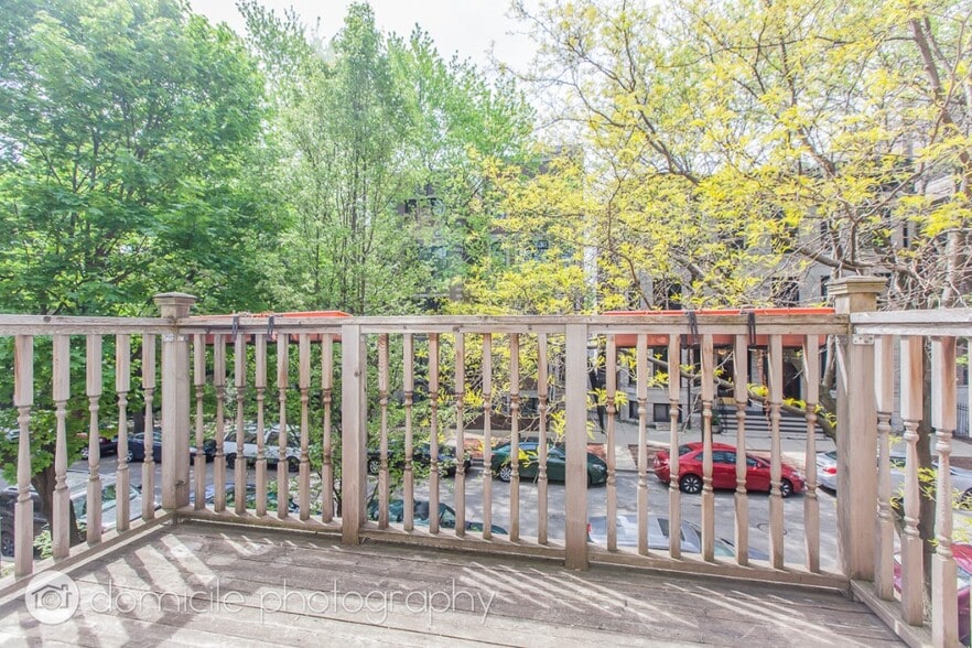 Building Photo - 828 W Buckingham Pl