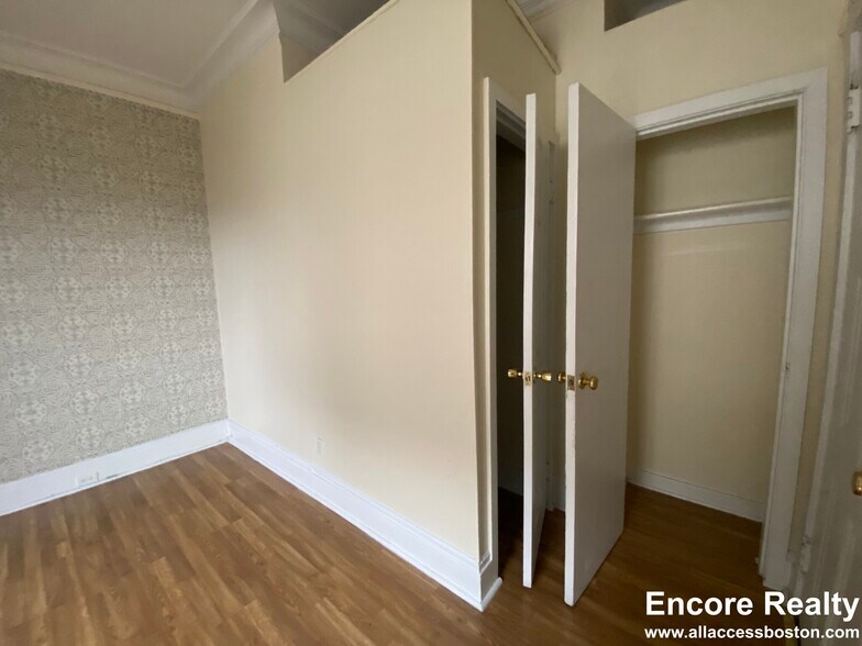 Building Photo - 62 Boylston St