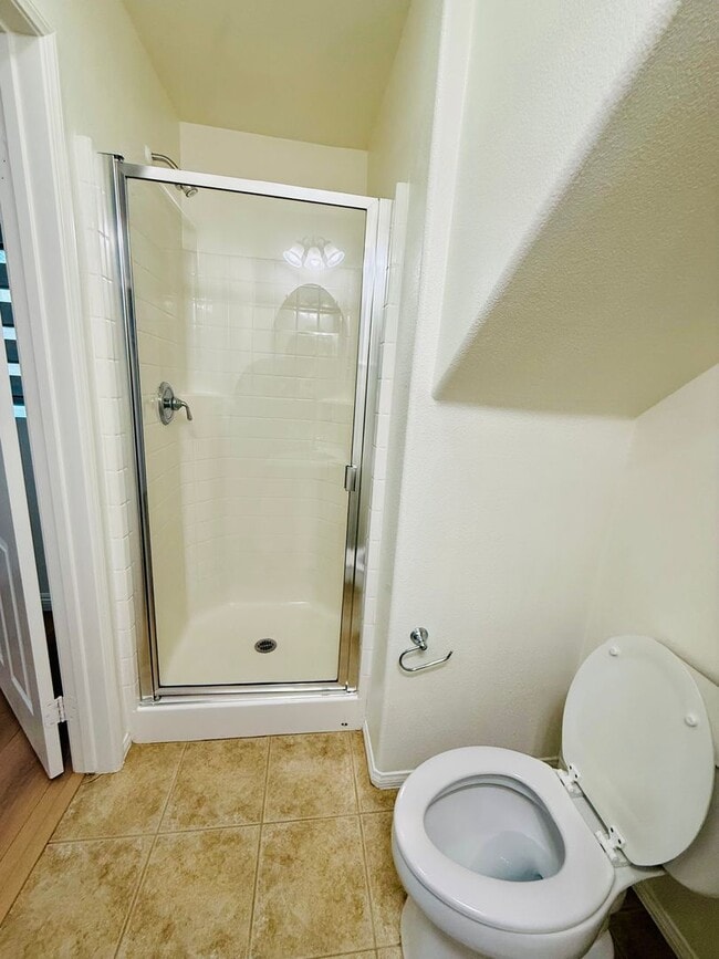 Building Photo - Remodelled 4 Bedroom Townhome for Lease in...