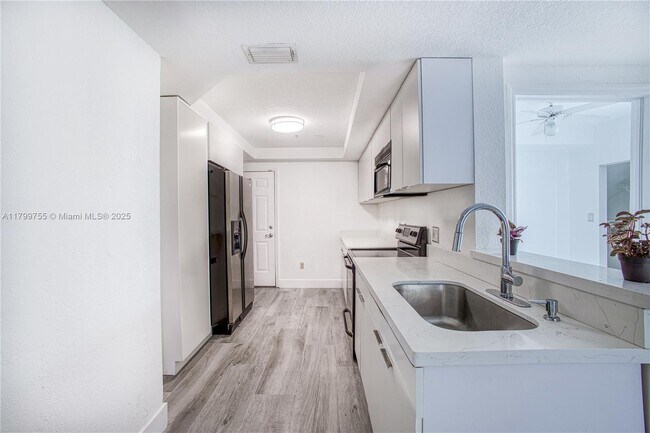Building Photo - 735 SW 148th Ave