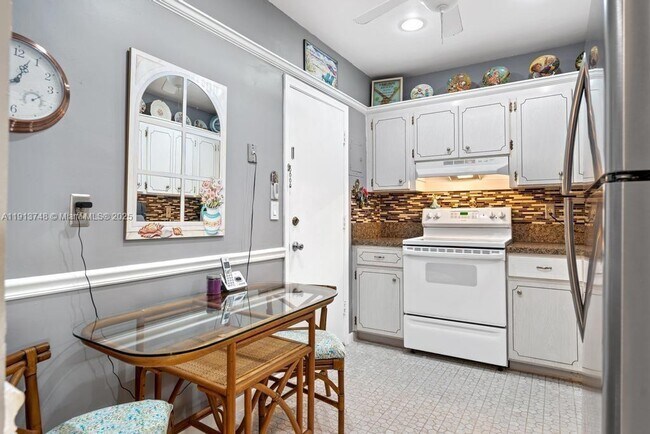 Building Photo - 400 S Cypress Rd