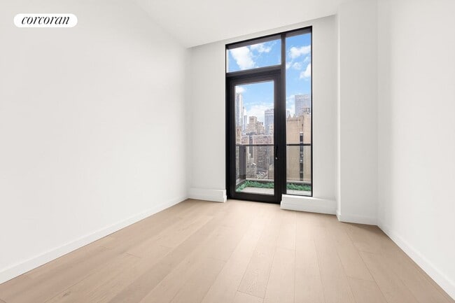 Building Photo - 300 W 30th St