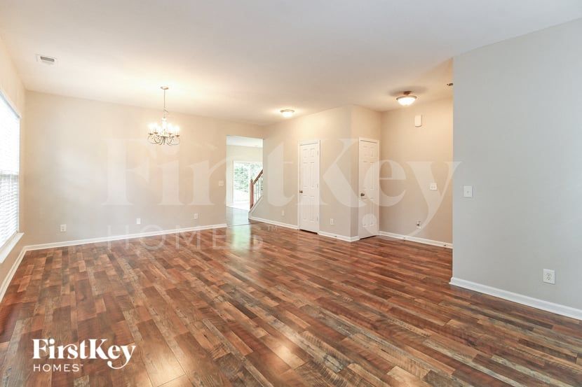 Building Photo - 4707 Shady Oak Dr