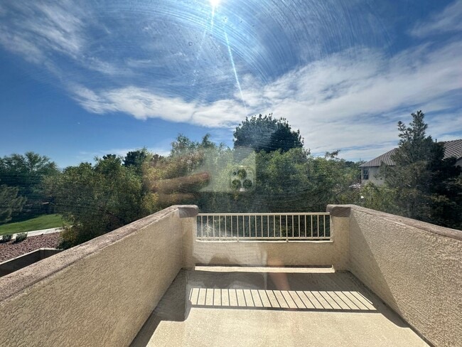 Building Photo - Shadow Springs
