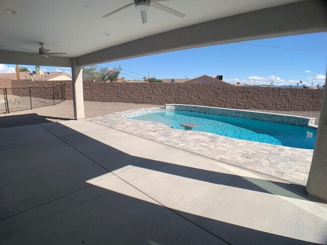 Building Photo - 3 Bedroom - 2 Bath Pool Home