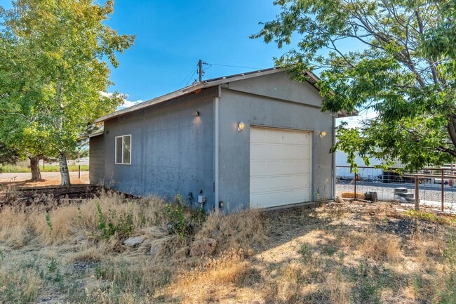 Building Photo - 418 Quail Run Rd