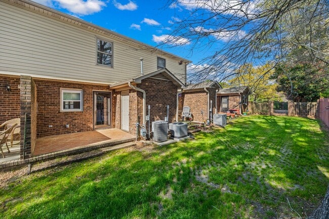 Building Photo - Beautifully updated 2-bed, 1.5 bath Condo in Winn Barr of Rock Hill!