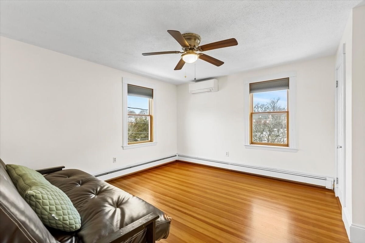 Building Photo - 15 Hillock St