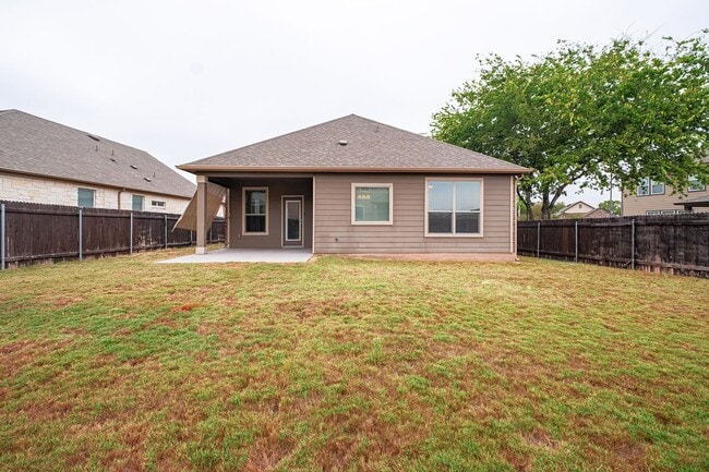 Building Photo - Fabulous 3 Bedroom, 2 Bath Home w/ Dining ...